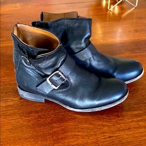 Frye Vickie Boots. Size 6 1/2